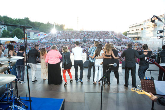 Tout le monde chante contre le cancer