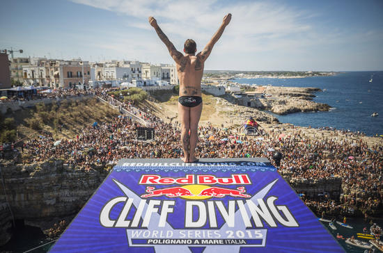 Red BULL cliff diving 1
