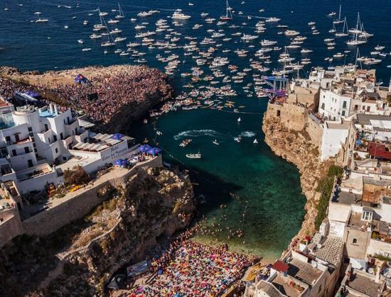 Red BULL cliff diving 4