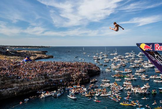 Red BULL cliff diving 5